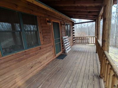 Black Bear Retreat in Hocking Hills minutes from ash cave