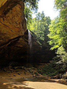 Black Bear Retreat in Hocking Hills minutes from ash cave
