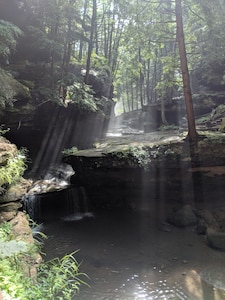 Black Bear Retreat in Hocking Hills minutes from ash cave