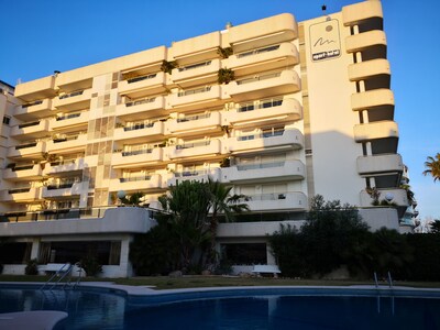 Arena apartment in front of the sea with sunny terrace and views