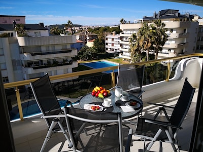 Arena apartment in front of the sea with sunny terrace and views