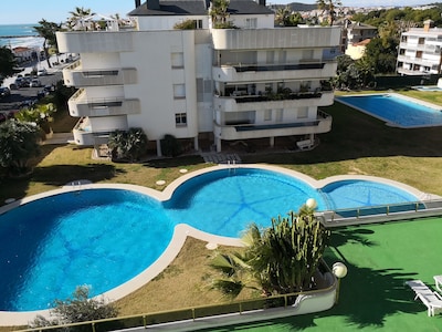 Arena apartment in front of the sea with sunny terrace and views