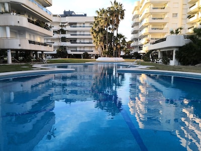 Arena apartment in front of the sea with sunny terrace and views