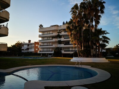 Arena apartment in front of the sea with sunny terrace and views