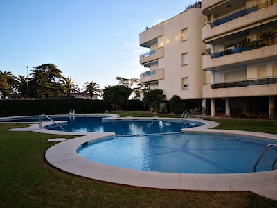 Arena apartment in front of the sea with sunny terrace and views