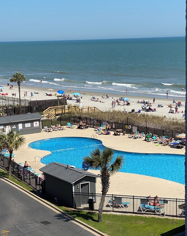 Oceanfront pool