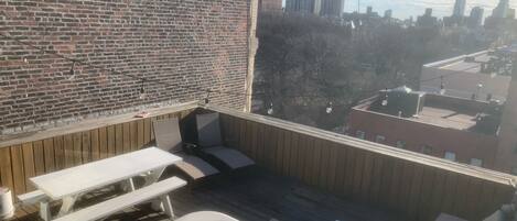 Private roodeck with hot tub overlooking park