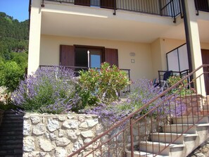 Terrasse mit Garten