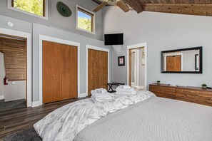 The Holland Bedroom