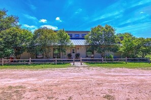 Rockin Diamond S Ranch -Front of House