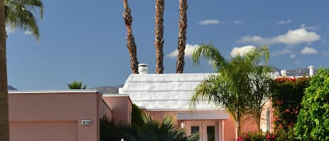 3 Palms entry- viewed from the Pool