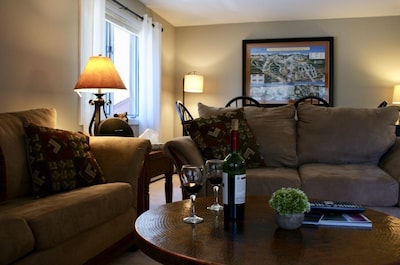 Vail 2 Bed Condo Sleeps 6 Pool HotTub on Bus Route