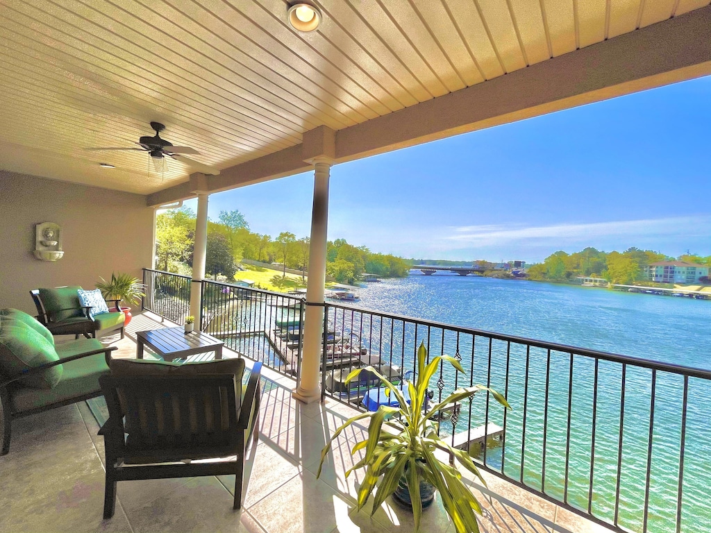 Modern Lake Hamilton Condo w/180° Lakefront ViewMain Channel, Central