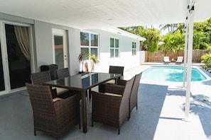 Outdoor dining