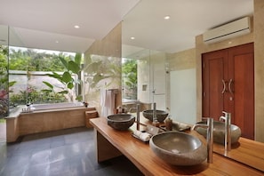 Tranquil 3 Bedroom Villa, Ubud;