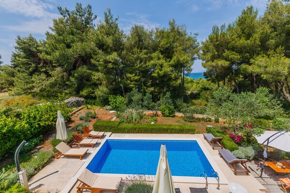 Villa Kamenica pool agrea