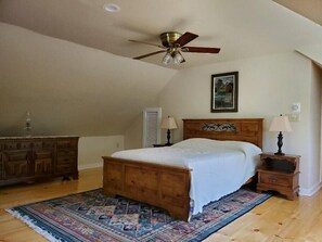 Master Queen Bedroom
