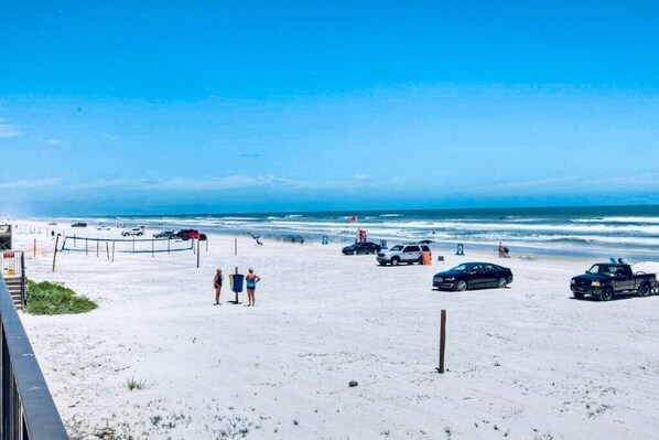 Steps to the Beach 🏖🌴🏄‍♂️