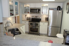 Full size Kitchen