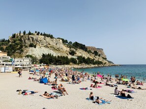 Plage à 100 m de l’appartement 