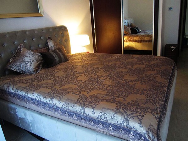 40 sq meters room (Ensuite with bathroom)