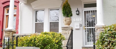 Beautiful row house in a residential neighborhood