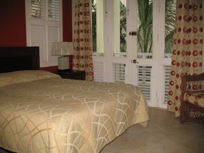 Bedroom #1     Chambre no. 1