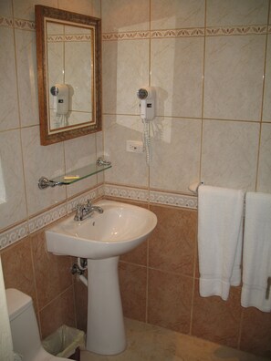 Bathroom     Salle de bain
