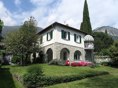 Situated in a beautiful and relaxing place on the lake of Como, this holiday flat is perfect for a family of 4.