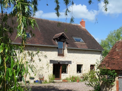 Lovely Country Cottage With Views, Pond, Garden & Terrace, set In 5 acres. 