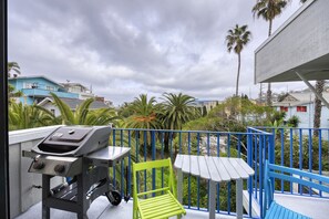 217W - Balcony with BBQ