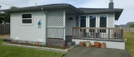 Welcome to Whale Watch Cliff Cottage!