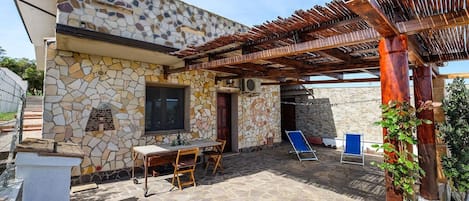 Wohlfühl Terrasse der Ferienwohnung Nuraghe 