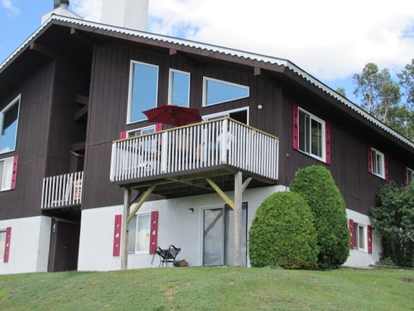 Upper floor plus  loft at right side of chalet