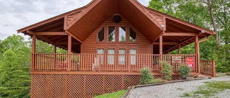 Pigeon Forge Cabin - Possum Moon