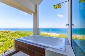 Level 3 - Jetted Bathtub overlooking the Caribbean Sea 