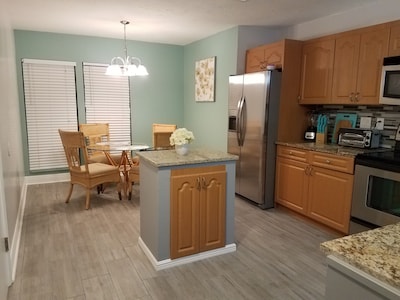 5 minutes drive to nr. Siesta Key 2BR /1BA condo.Sienna Park.heated pool