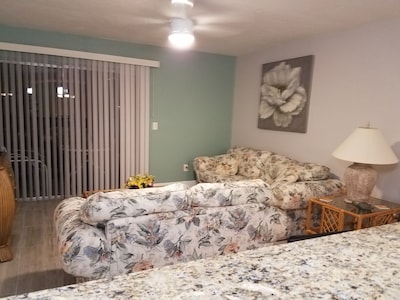 5 minutes drive to nr. Siesta Key 2BR /1BA condo.Sienna Park.heated pool