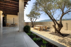 front entry walking into water fountain, siting area and outdoor dinning