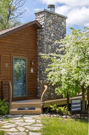 Front of Cabin
(View 3 of 4)