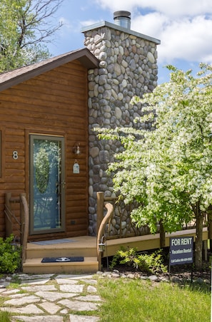 Front of Cabin
(View 3 of 4)