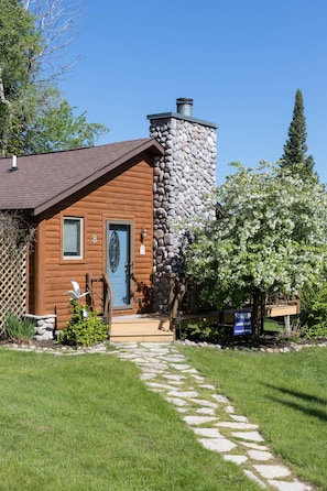 Front of Cabin
(View 2 of 4)