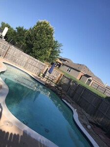 Large 2 story with pool