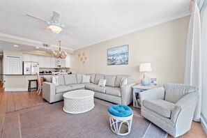 3 San Carlos 1207 Living Room