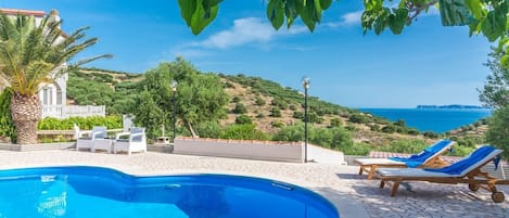 Pool and sea view