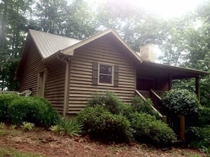 3 Bedroom 2 bath Cabin with a garage /sleeping/playroom &also handicap entrance.