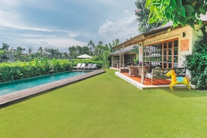 Canggu Luxury Villa & Rice Field Views