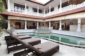 4 Bedrooms Pool Villa