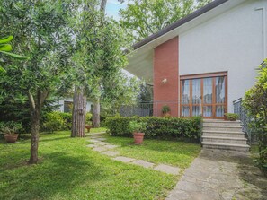 Pflanze, Gebäude, Haus, Baum, Grundstueck, Gras, Hütte, Wohngebiet, Ground, Grundeigentum