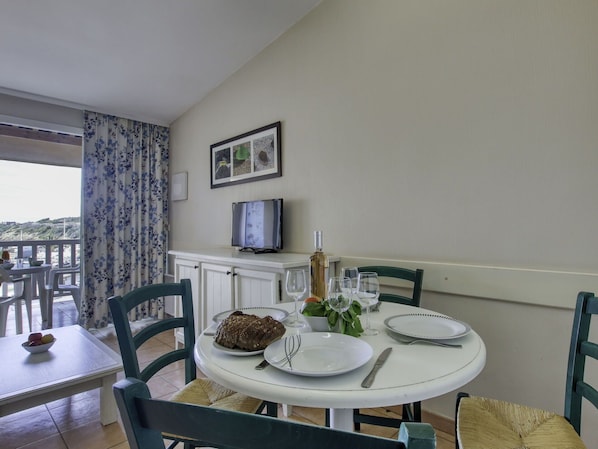 Table, Furniture, Property, Chair, Wood, Interior Design, Tableware, Dishware, Floor, Flooring